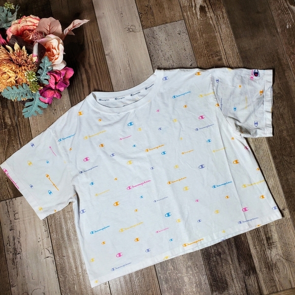 Champion Women's Cropped White Mult-Color Logo Print T-Shirt Size Small EUC - Picture 13 of 15